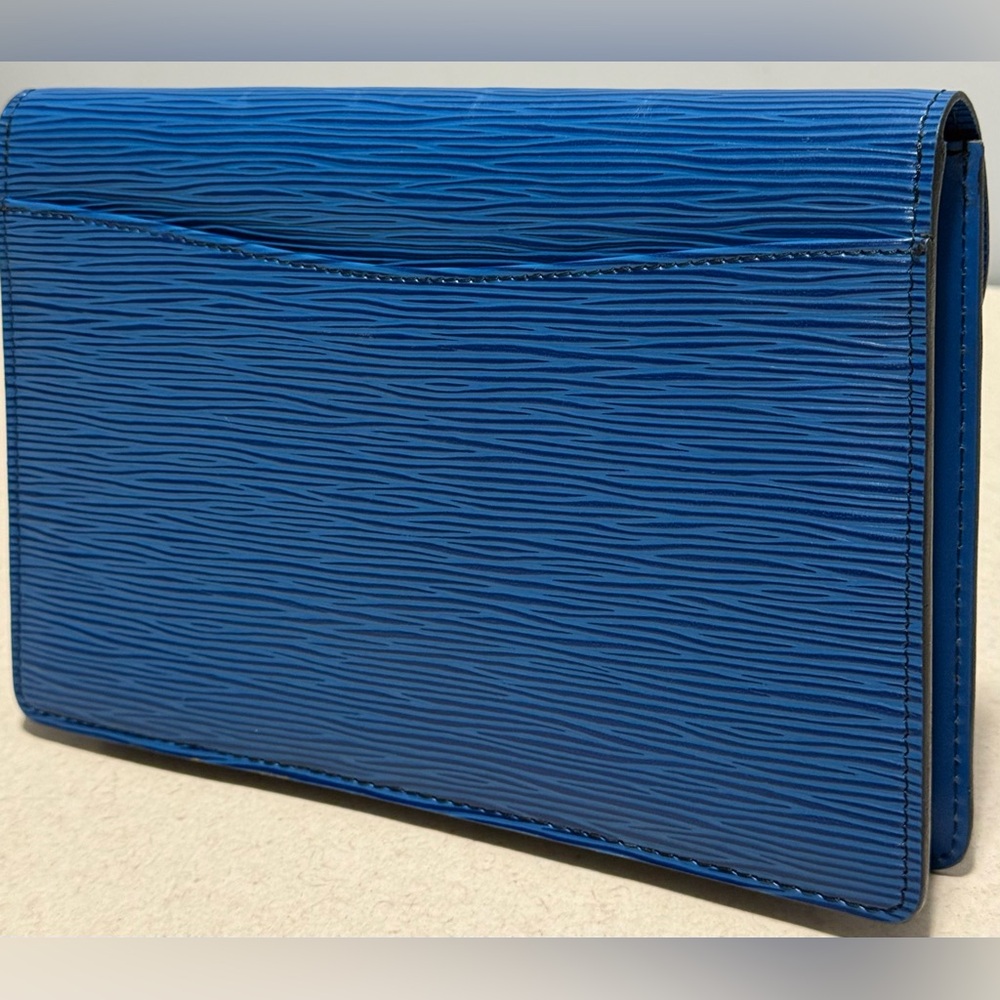 Louis Vuitton Montaigne 23 Clutch Toledo Blue Epi Leather - Picture 2 of 14